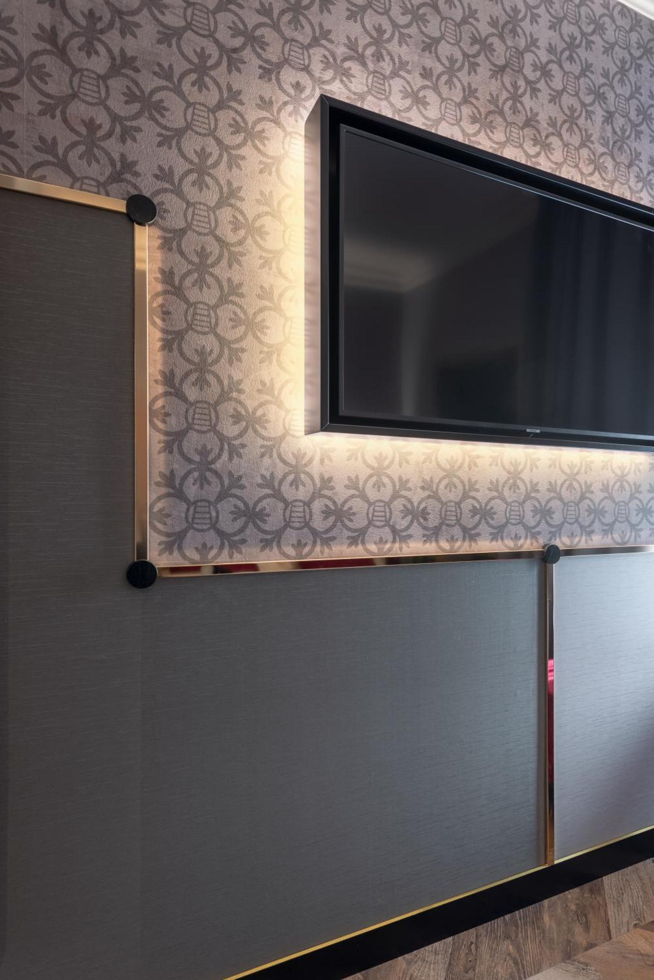 Small Double Room French Bed